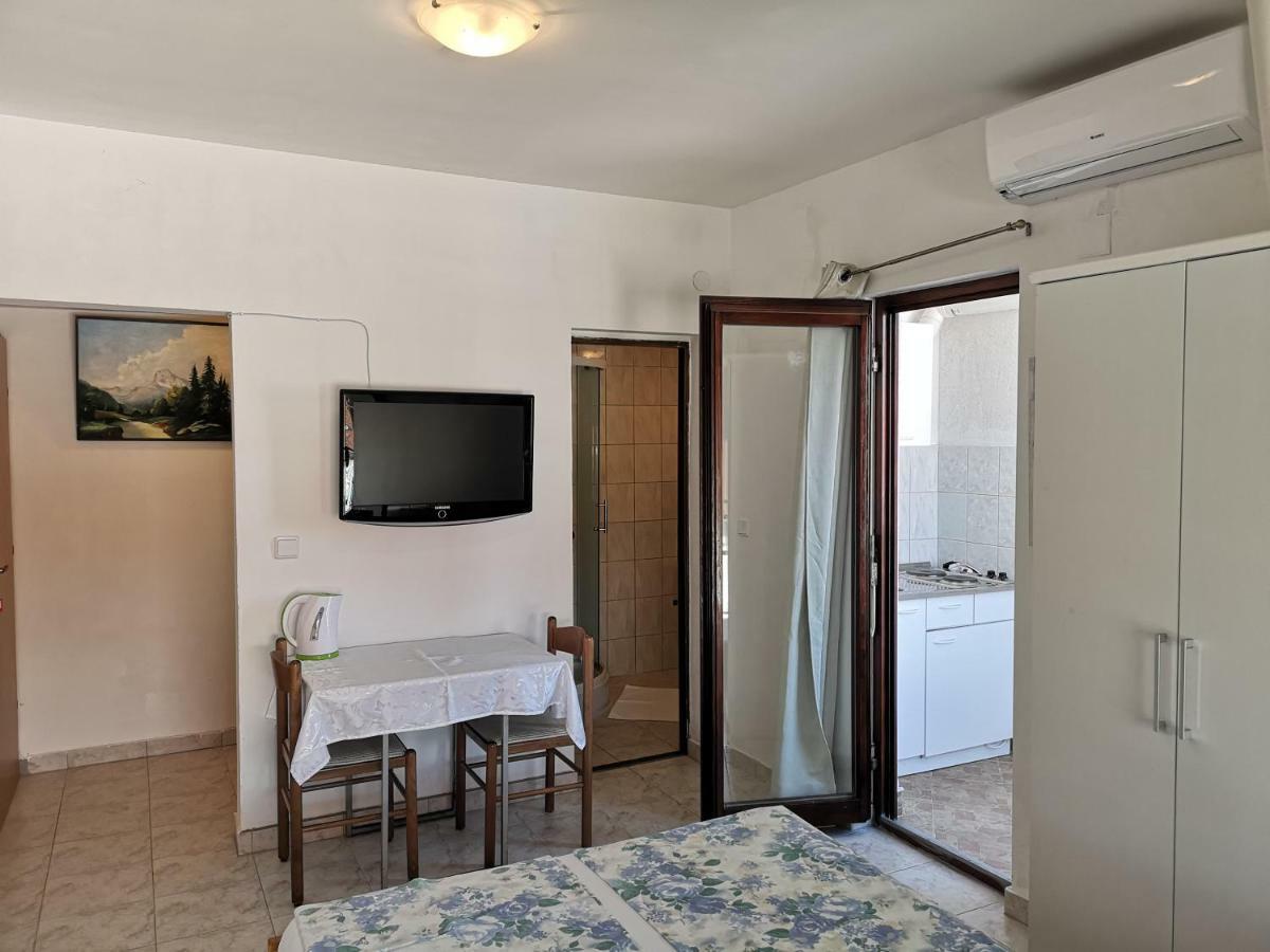 زادار Rooms & Apartment Hegic المظهر الخارجي الصورة